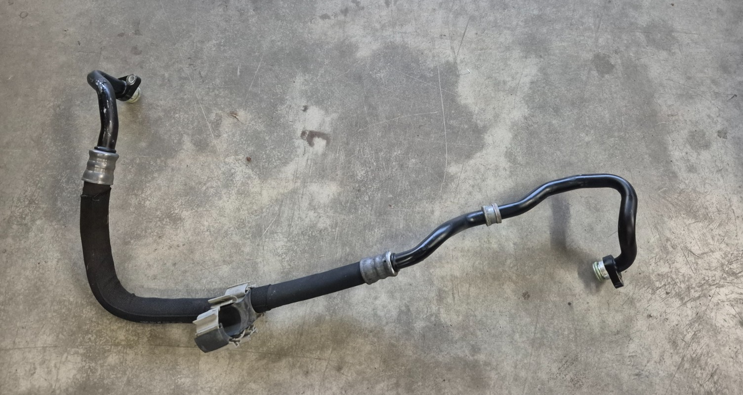 Mercedes-Benz S-Klasse Ölkühlerleitung A2225002388