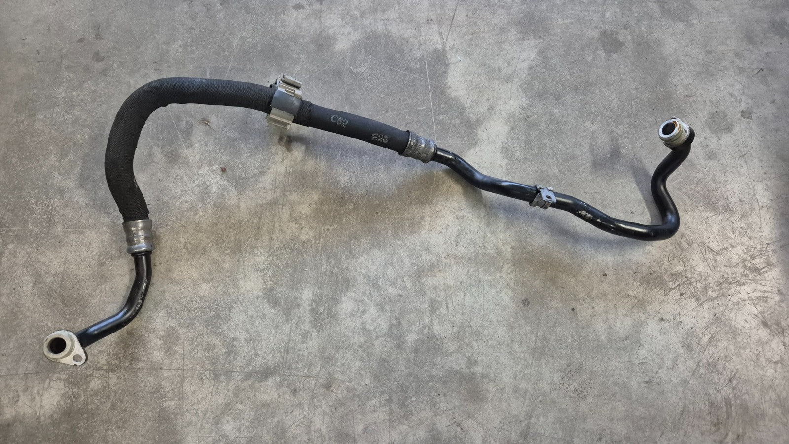 Mercedes-Benz S-Klasse Ölkühlerleitung A2225002388